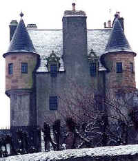 castleinwinter.jpg (28833 bytes)